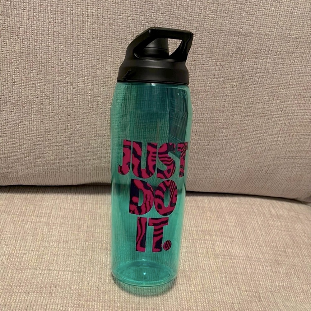 Nike Hypercharge Chug, Just Do It, Animal Print Water bottle, Pink/Teal, 32oz